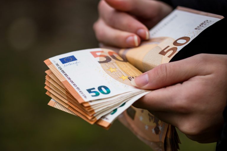 I Vantaggi e Svantaggi della Cessione del Quinto: Cosa Dovresti Sapere